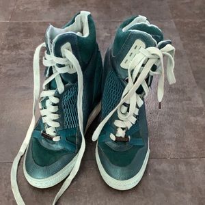 DKNY blue plate forms for women